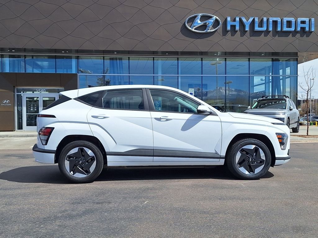 Certified 2024 Hyundai Kona SE image 2