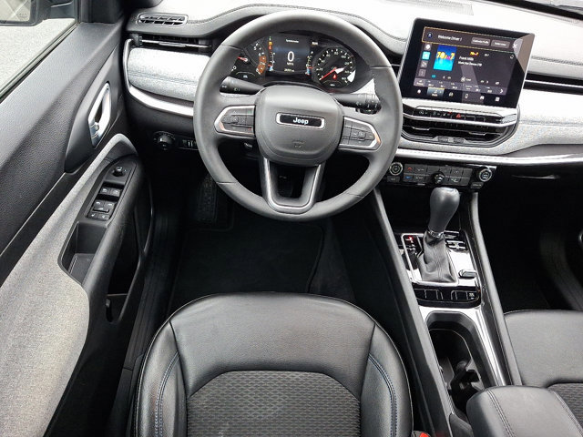 Used 2023 Jeep Compass Latitude image 11