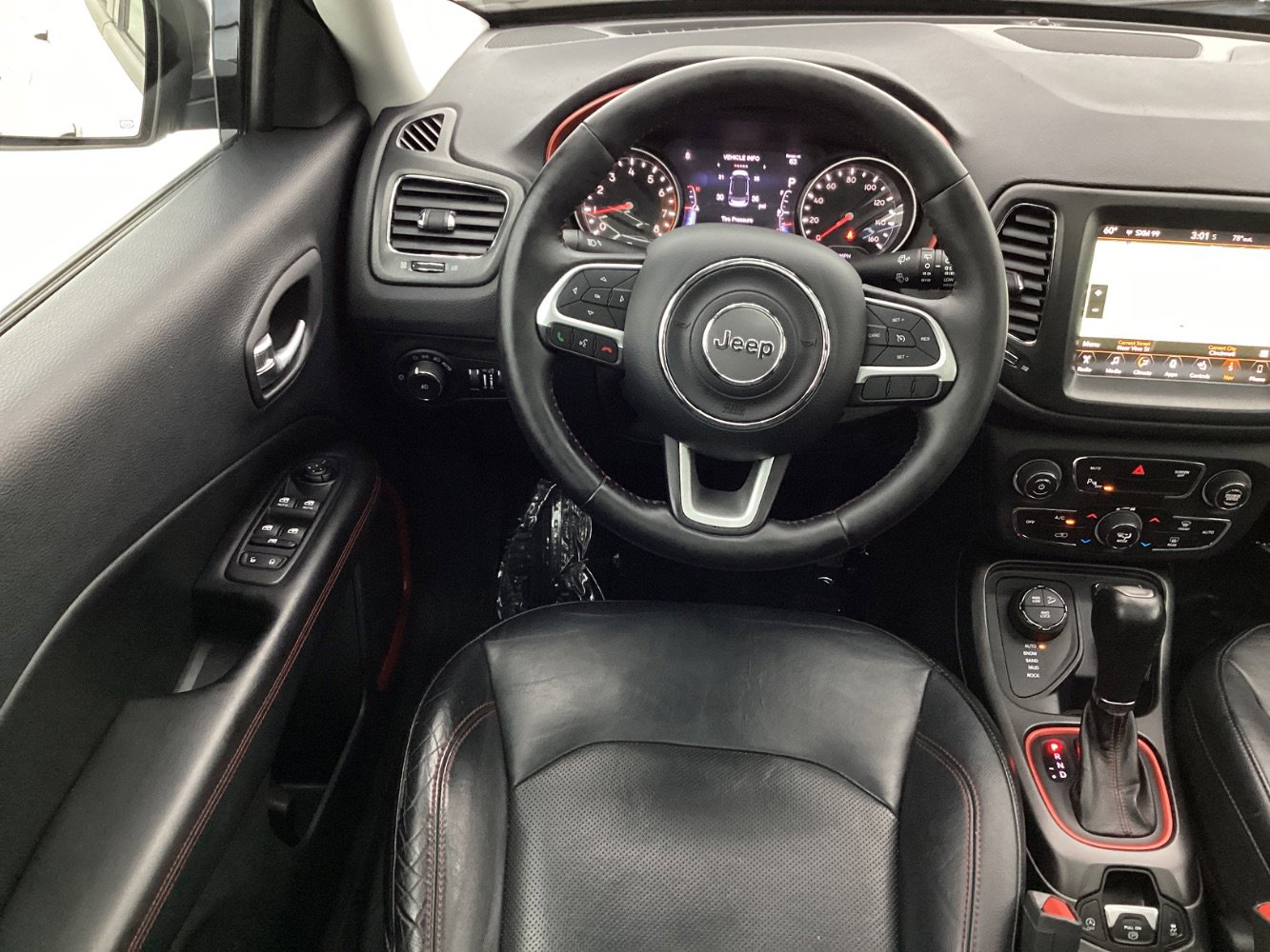 Used 2017 Jeep Compass Trailhawk w/ Leather Interior Group AWD/4WD image 31