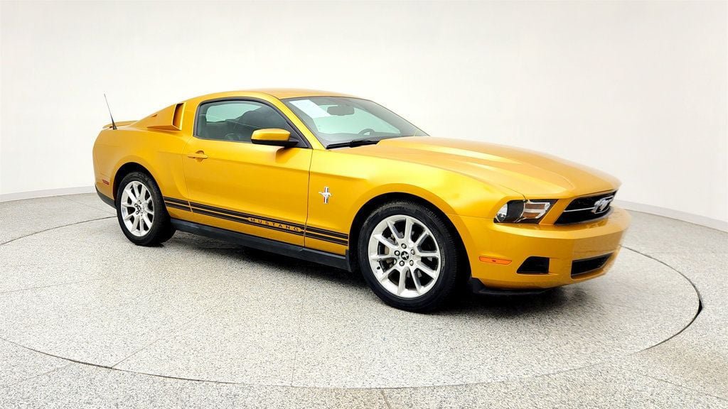 Used 2010 Ford Mustang Coupe RWD image 3