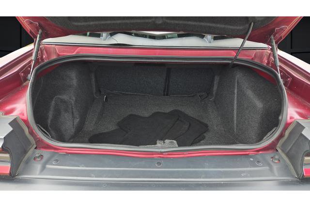 Used 2019 Dodge Challenger SXT RWD image 30