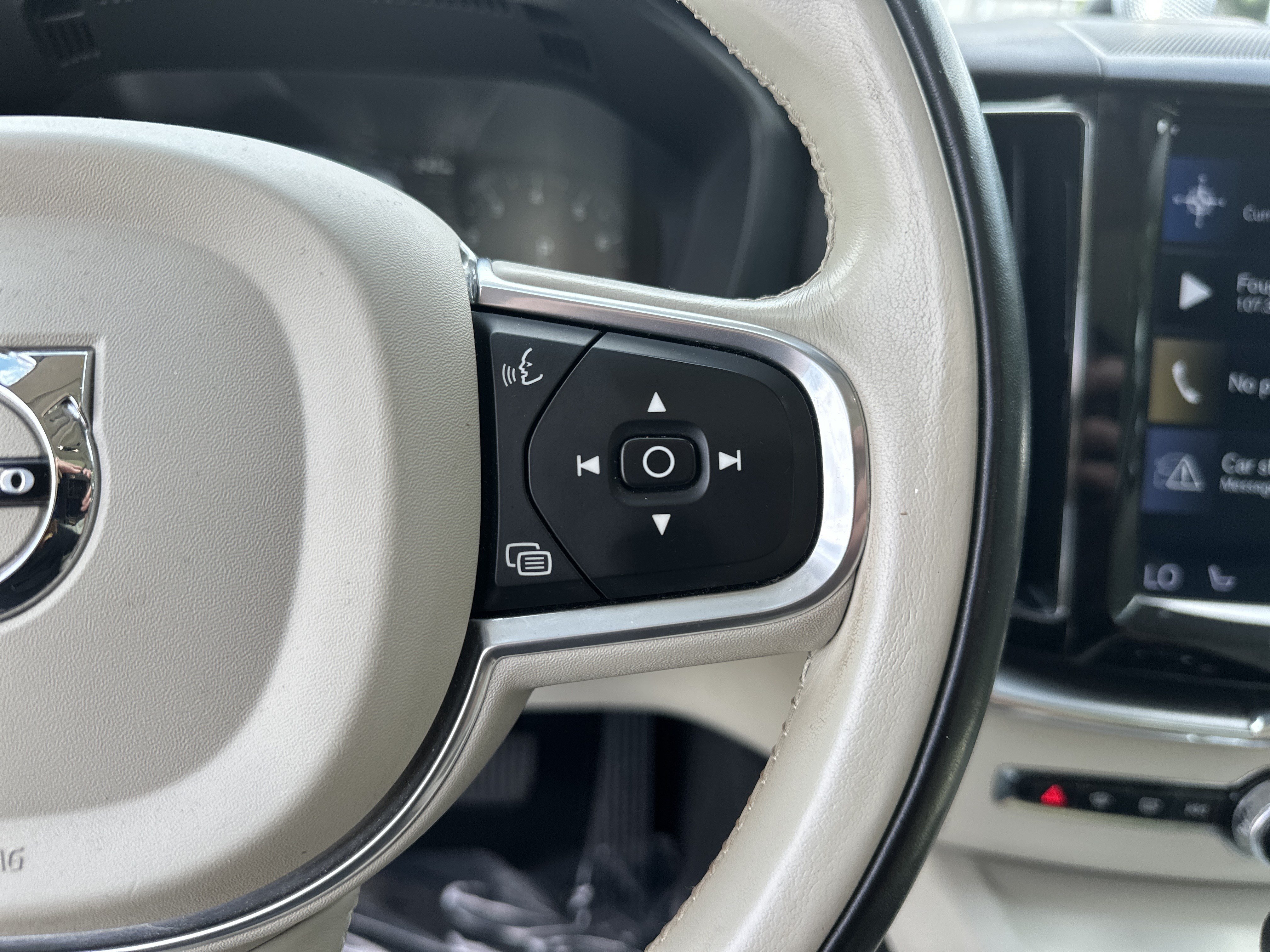 Used 2018 Volvo XC60 T6 Momentum w/ Convenience Package AWD/4WD image 20