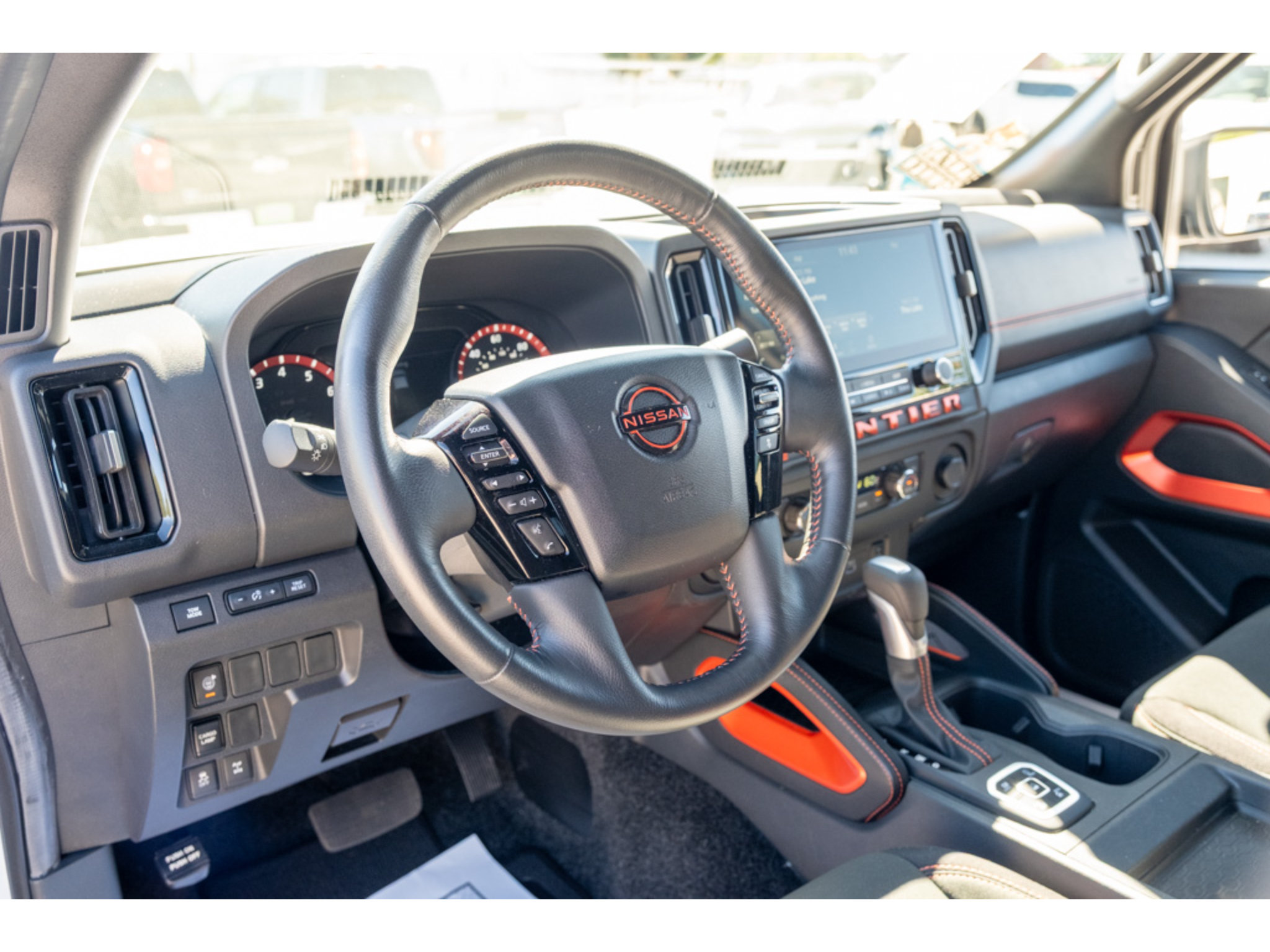 Used 2026 Nissan Frontier PRO-4X AWD/4WD image 11