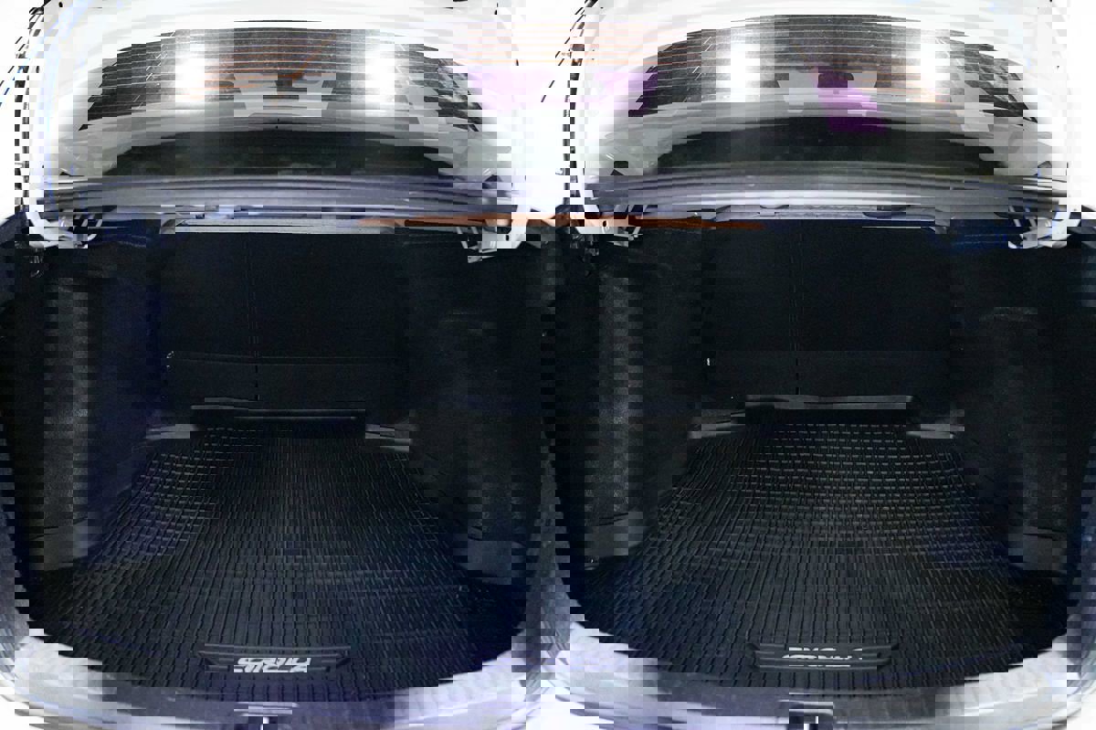 Used 2020 Toyota Corolla XLE FWD image 19