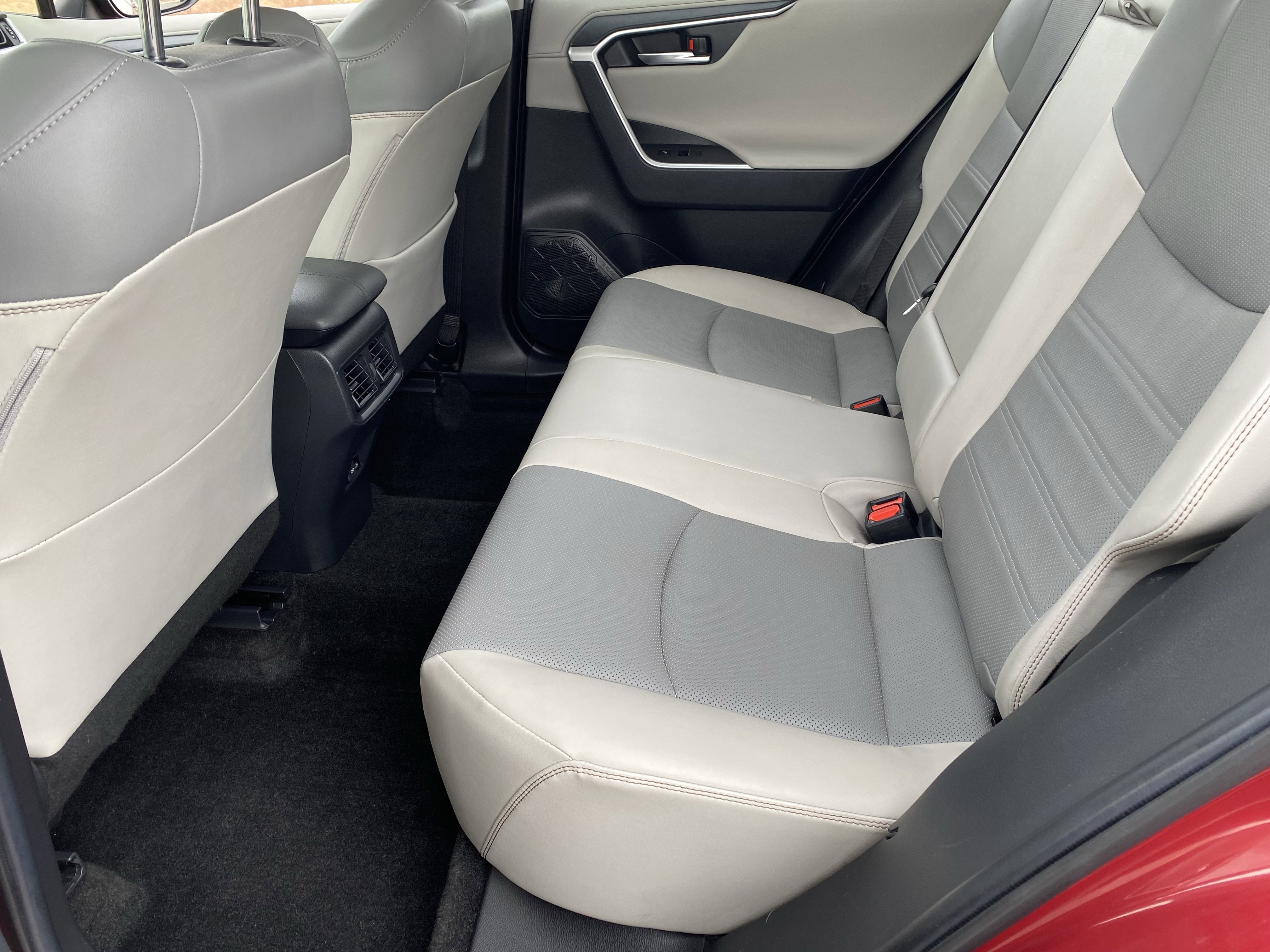 Used 2023 Toyota RAV4 Limited image 15