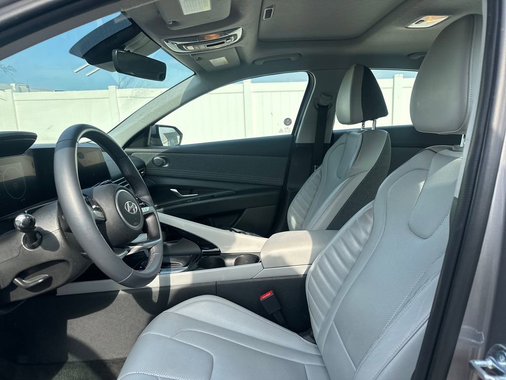 Used 2025 Hyundai Elantra Limited FWD image 42