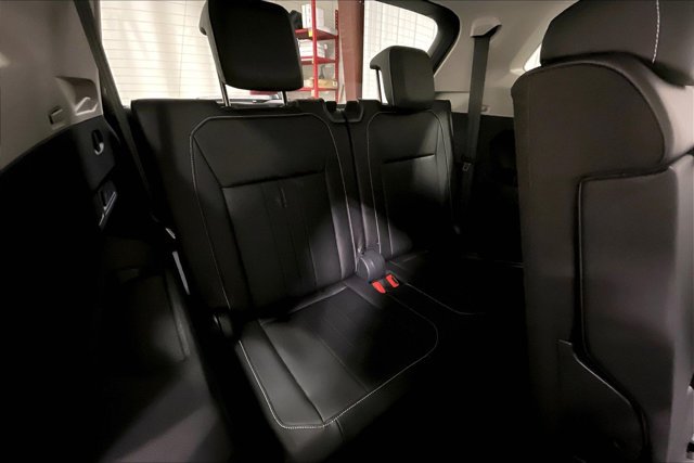 Used 2024 Volkswagen Tiguan SE w/ Panoramic Sunroof Package FWD image 28