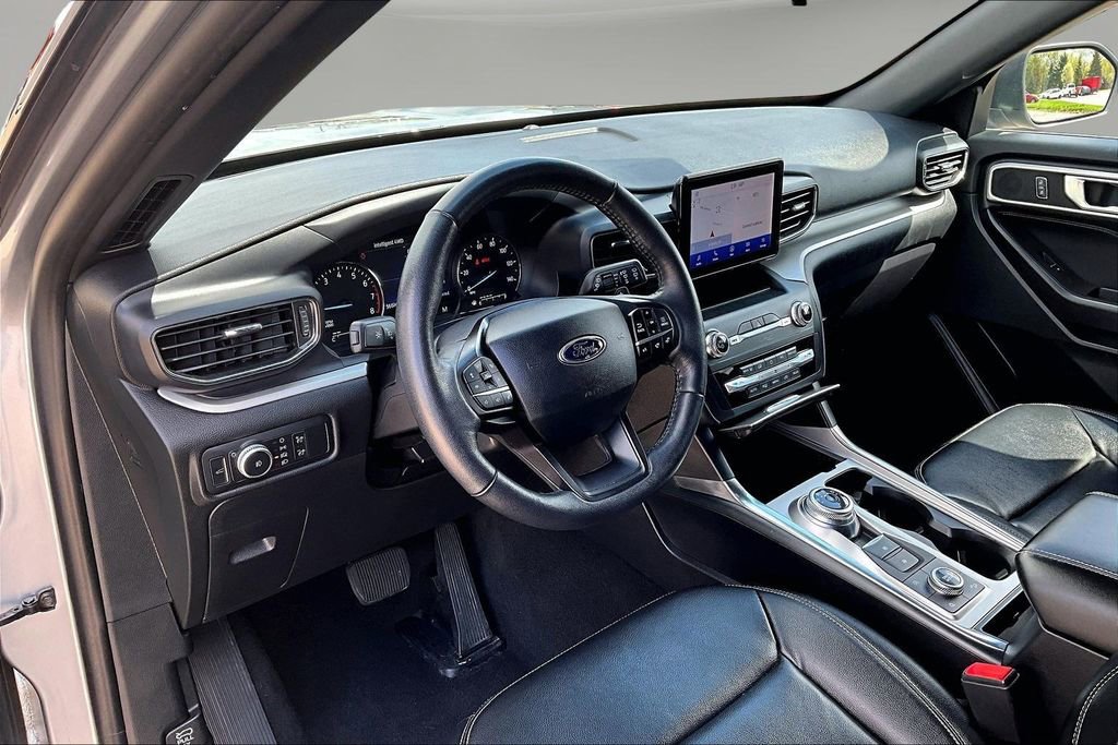 Used 2020 Ford Explorer XLT w/ Equipment Group 202A image 18