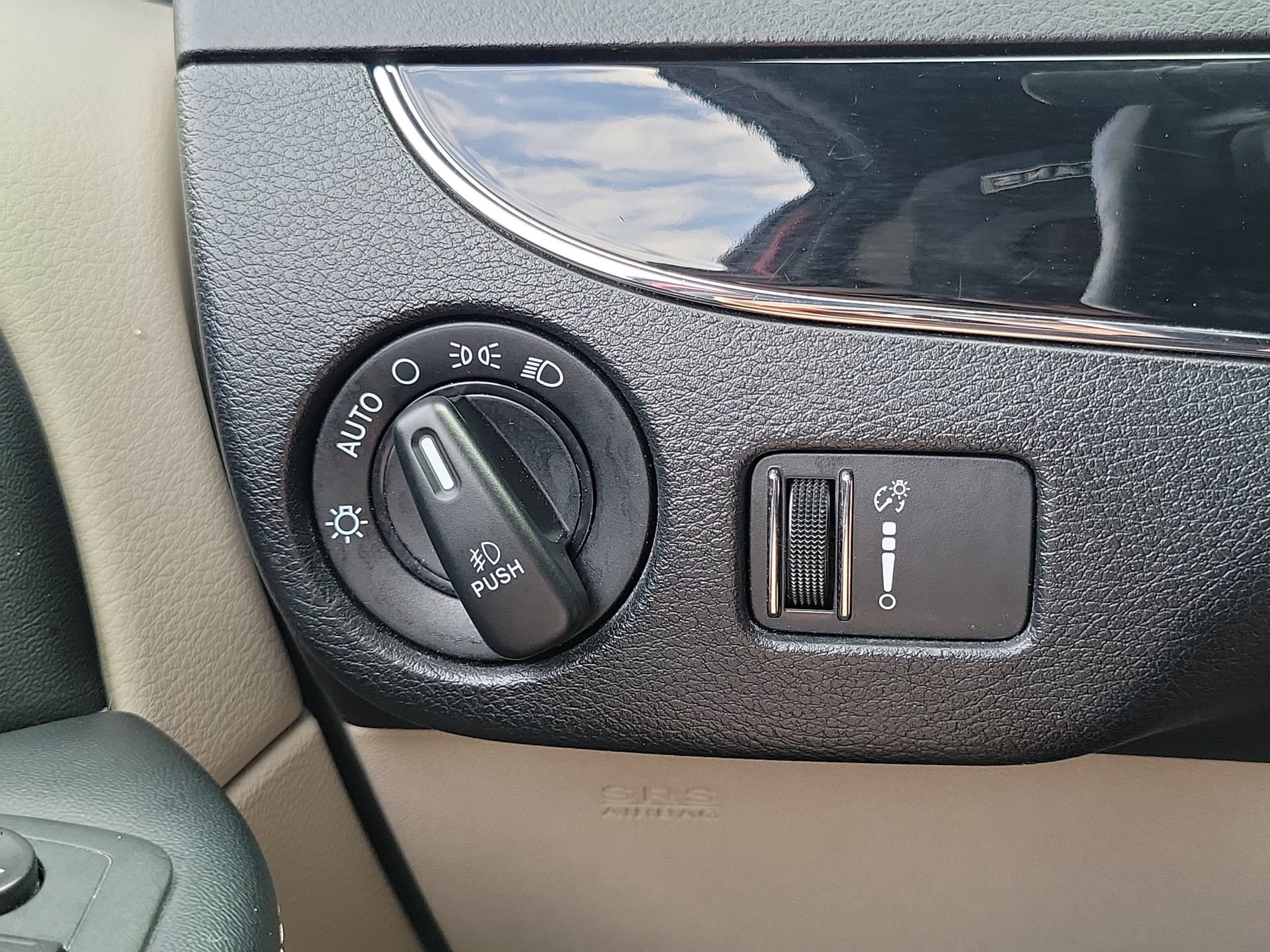 Certified 2020 Dodge Grand Caravan SXT FWD image 11