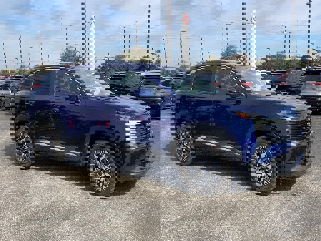 Used 2025 Nissan Kicks SV image 2