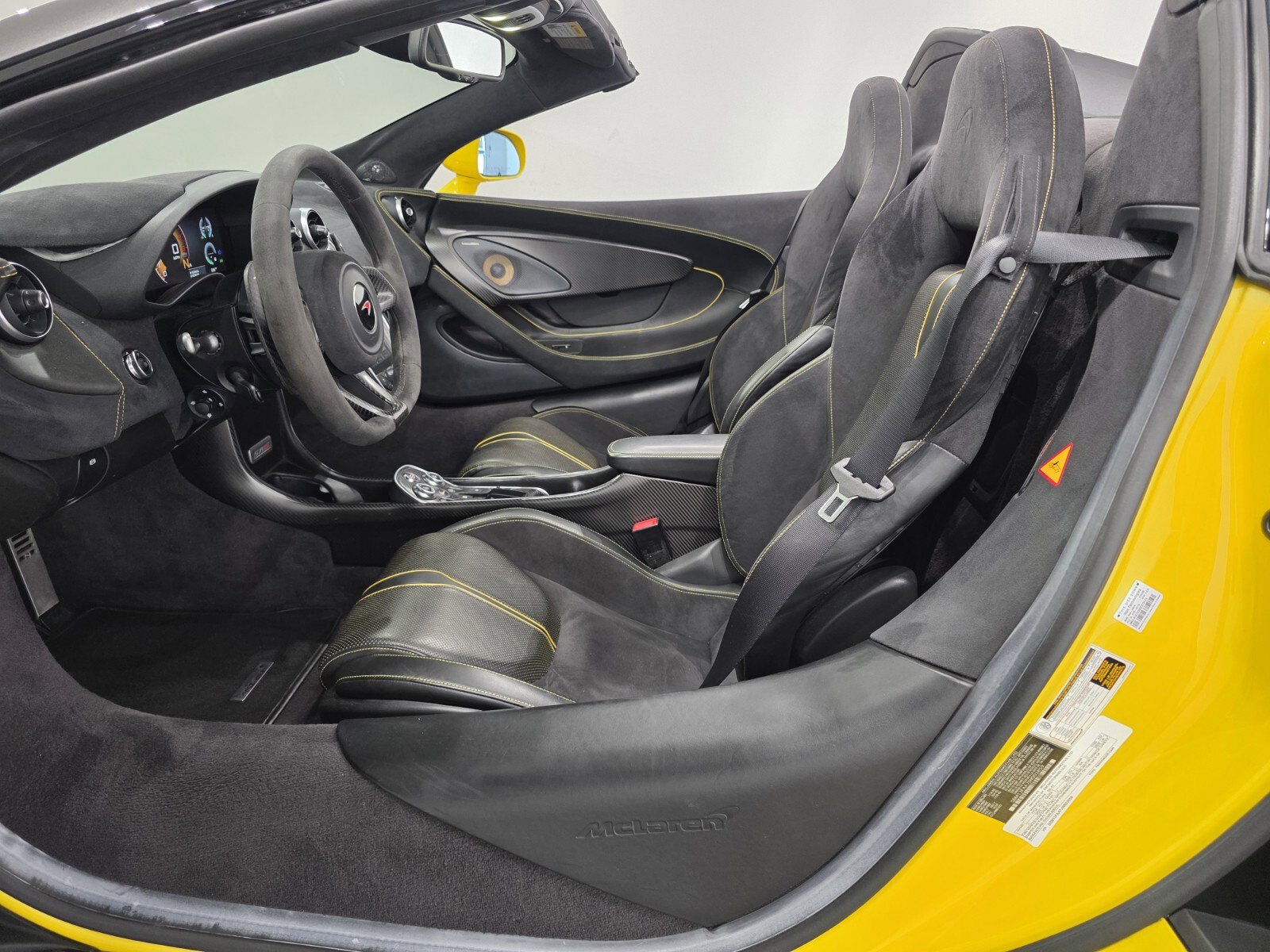 Used 2018 McLaren 570S Spider image 6
