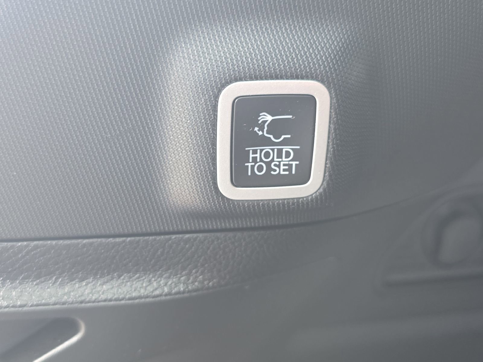 Used 2025 Jeep Grand Cherokee Limited RWD image 13