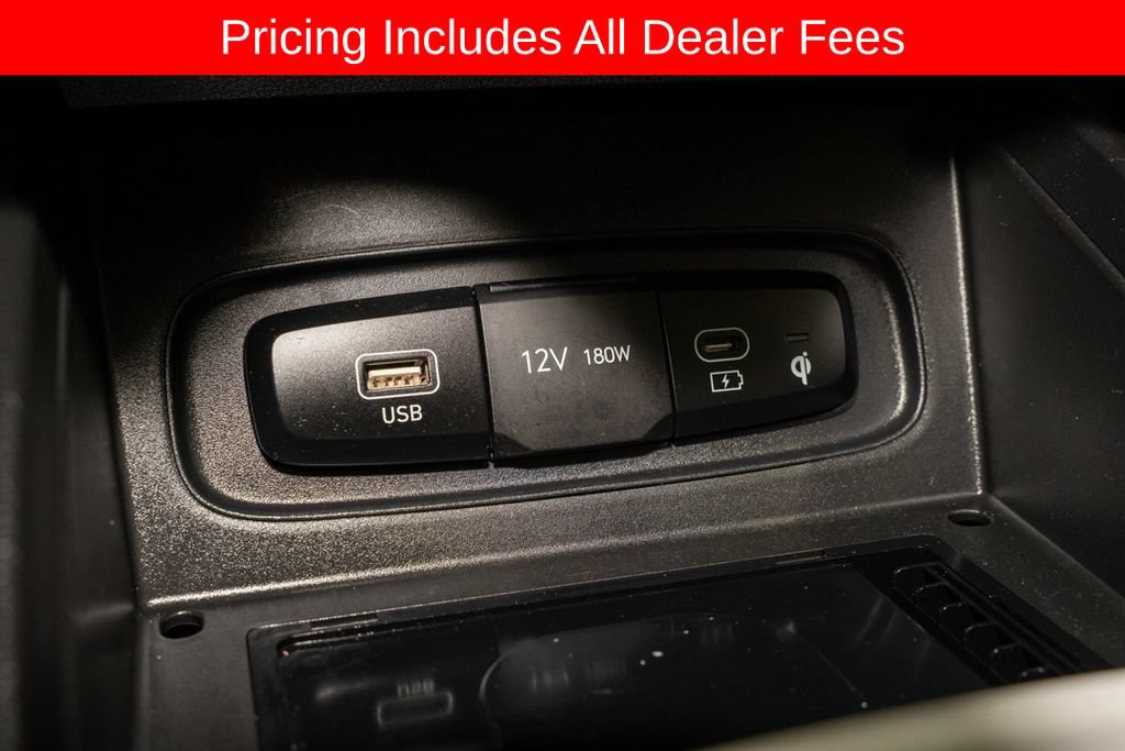 Used 2024 Hyundai Venue Limited FWD image 14