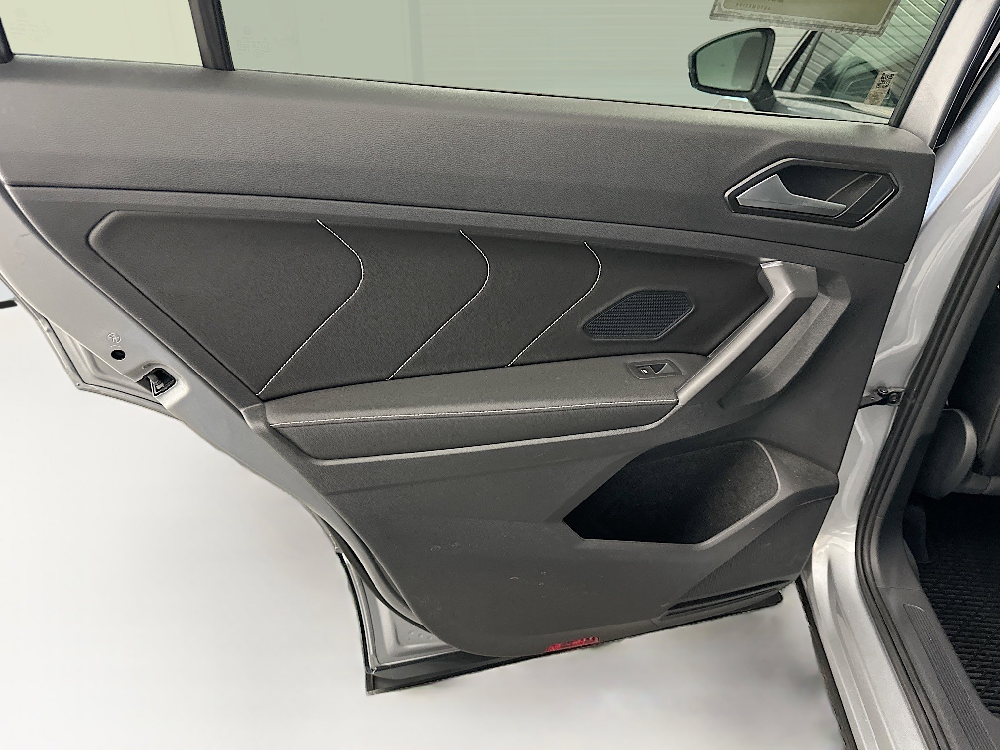 Used 2022 Volkswagen Tiguan SE image 27