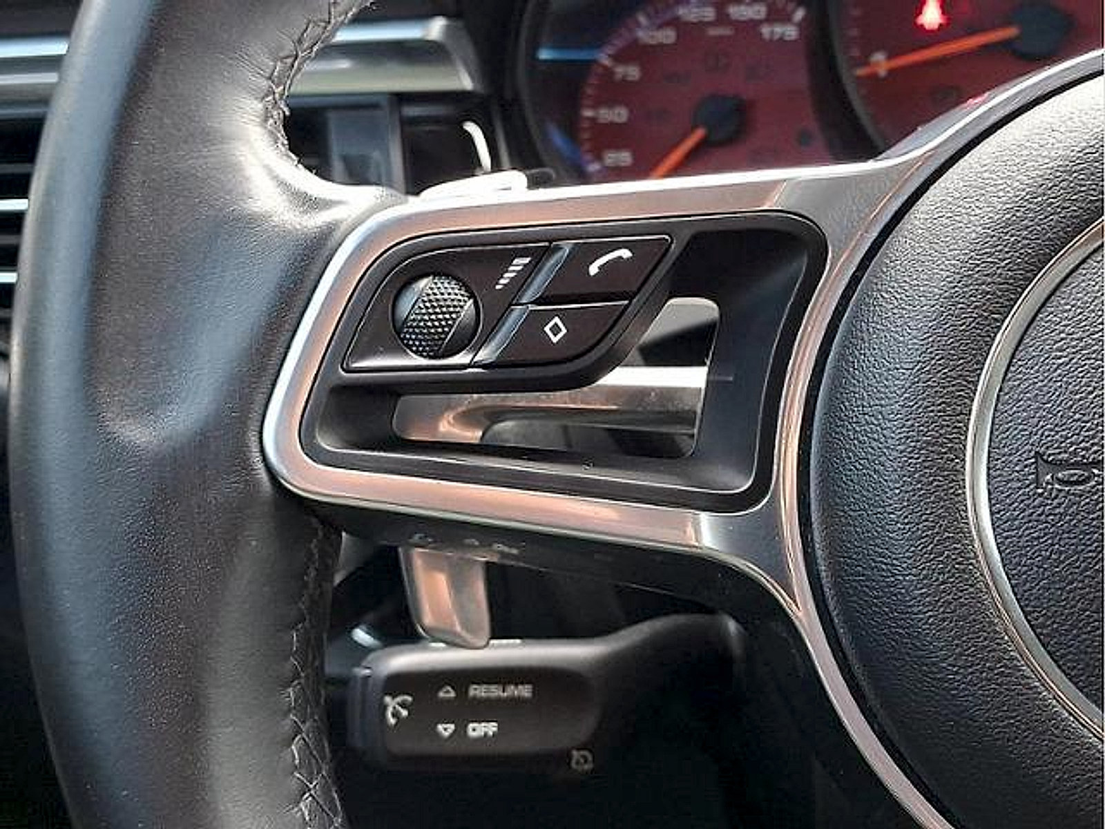 Used 2020 Porsche Macan AWD/4WD image 21
