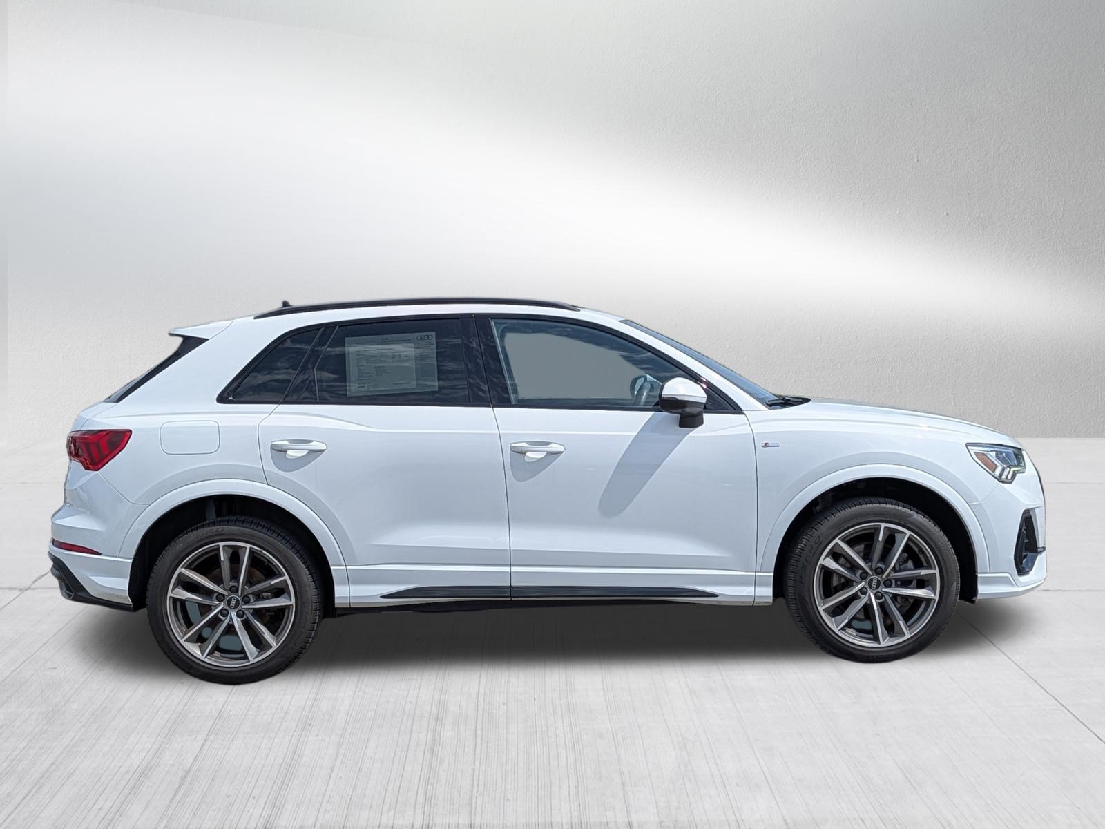 Certified 2022 Audi Q3 2.0T Premium Plus w/ Premium Plus Package AWD/4WD image 8