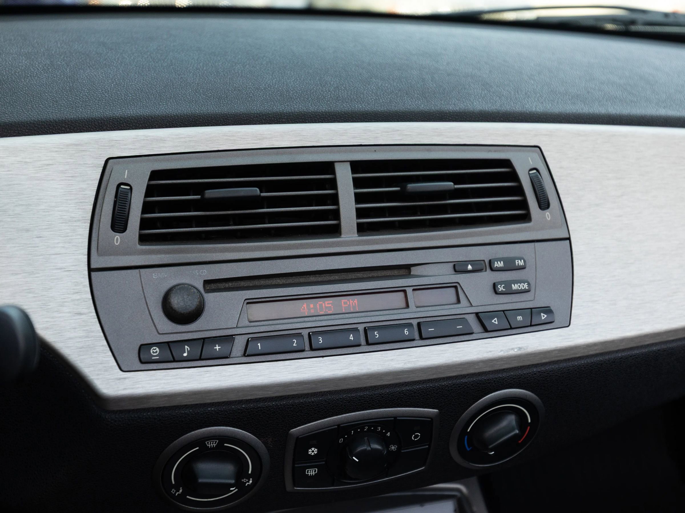 Used 2003 BMW Z4 2.5i image 27