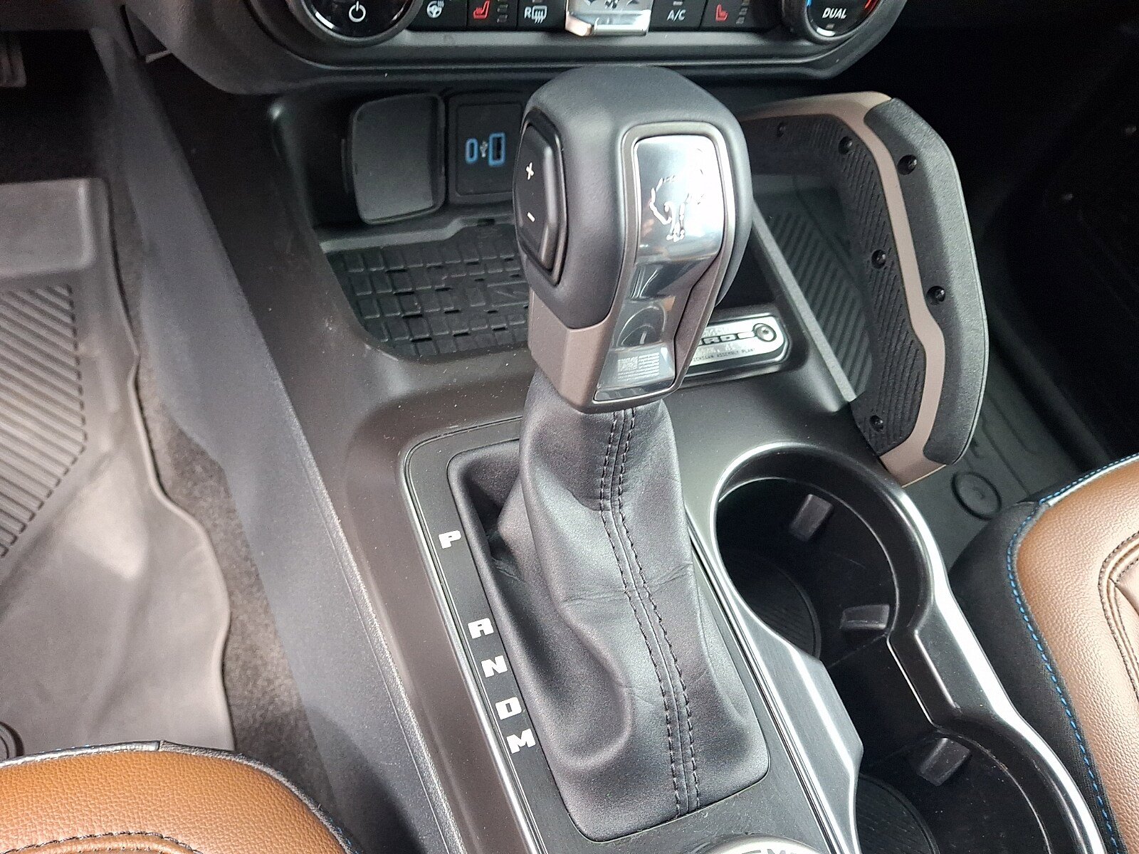 Used 2024 Ford Bronco Outer Banks AWD/4WD image 18