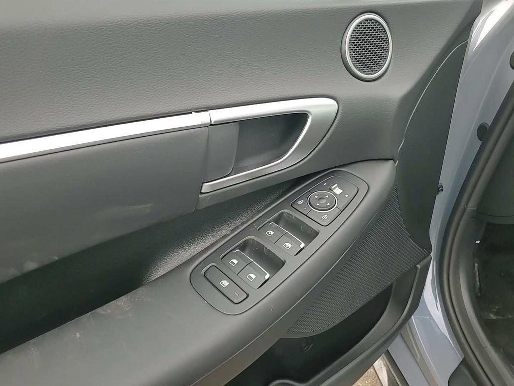 New 2026 Hyundai Sonata SEL FWD image 13