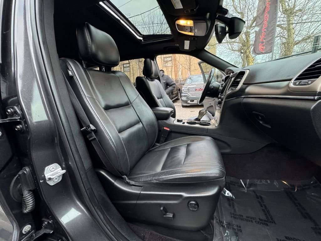 Used 2017 Jeep Grand Cherokee Limited image 18