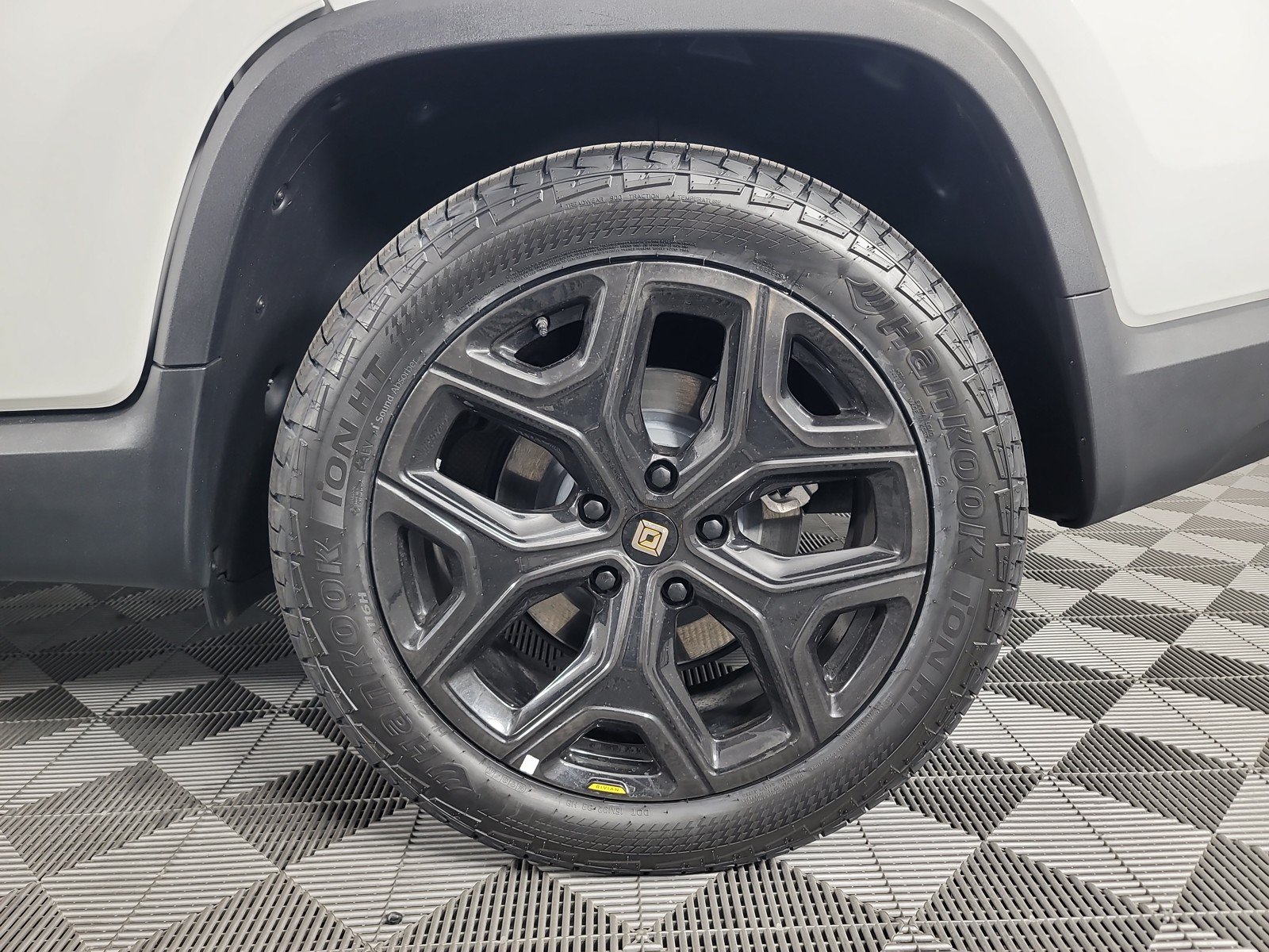 Used 2024 Rivian R1T Adventure AWD/4WD image 10
