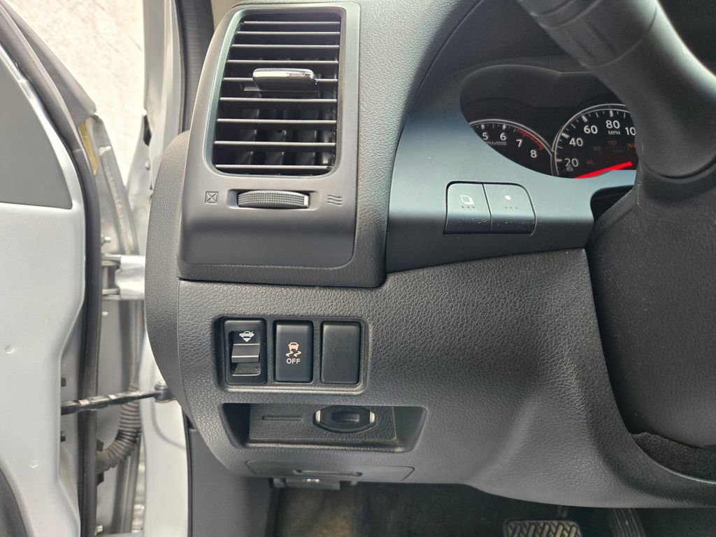 Used 2012 Nissan Altima 3.5 SR FWD image 12