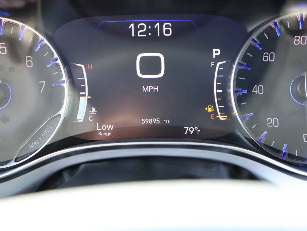 Used 2025 Chrysler Pacifica Limited FWD image 29