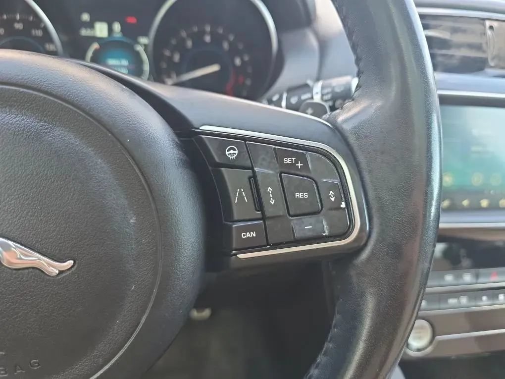 Used 2019 Jaguar F-PACE Premium AWD/4WD image 21