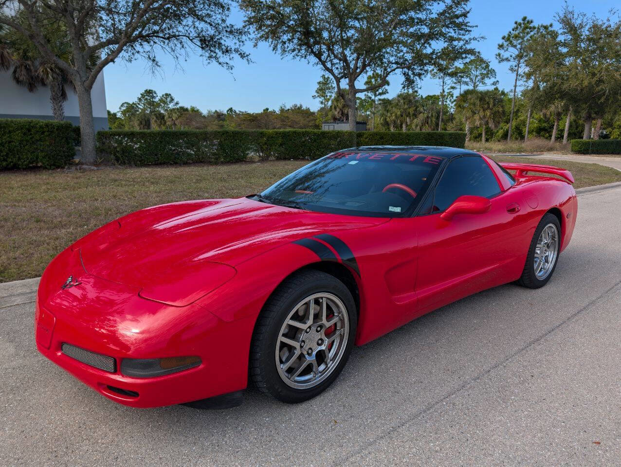 Used 2000 Chevrolet Corvette Coupe w/ Roof Pkg image 2