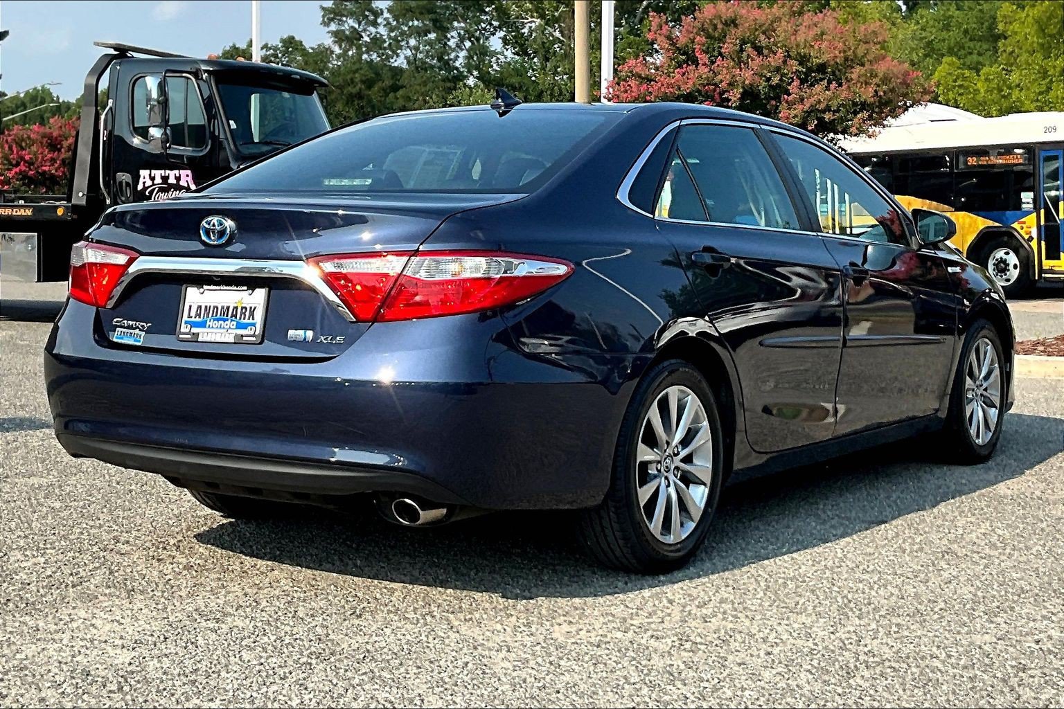 Used 2015 Toyota Camry XLE w/ Moonroof Package FWD image 2