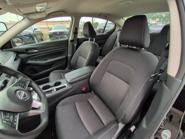 Used 2025 Nissan Altima 2.5 SV FWD image 24