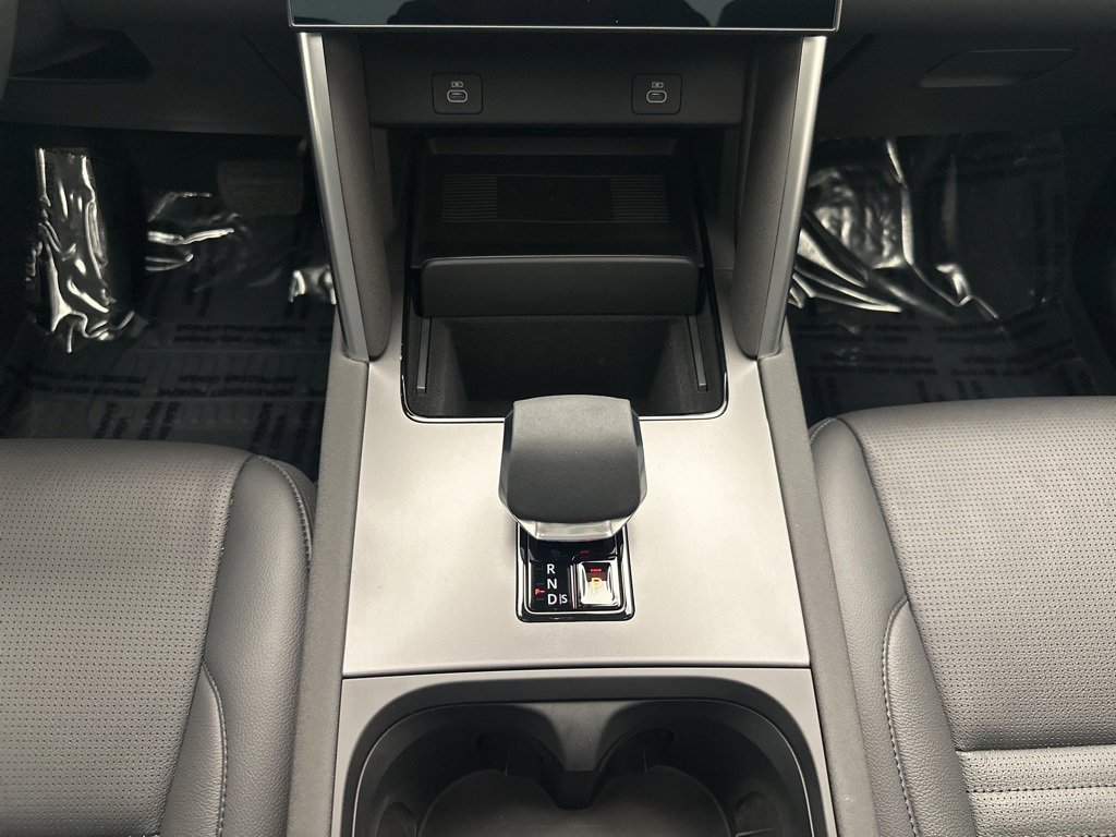 Used 2025 Land Rover Discovery Sport S image 23