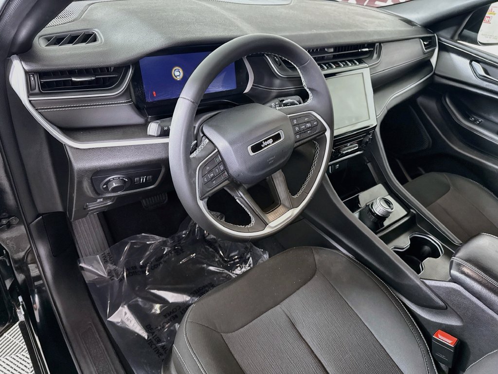 Used 2024 Jeep Grand Cherokee L Laredo AWD/4WD image 17