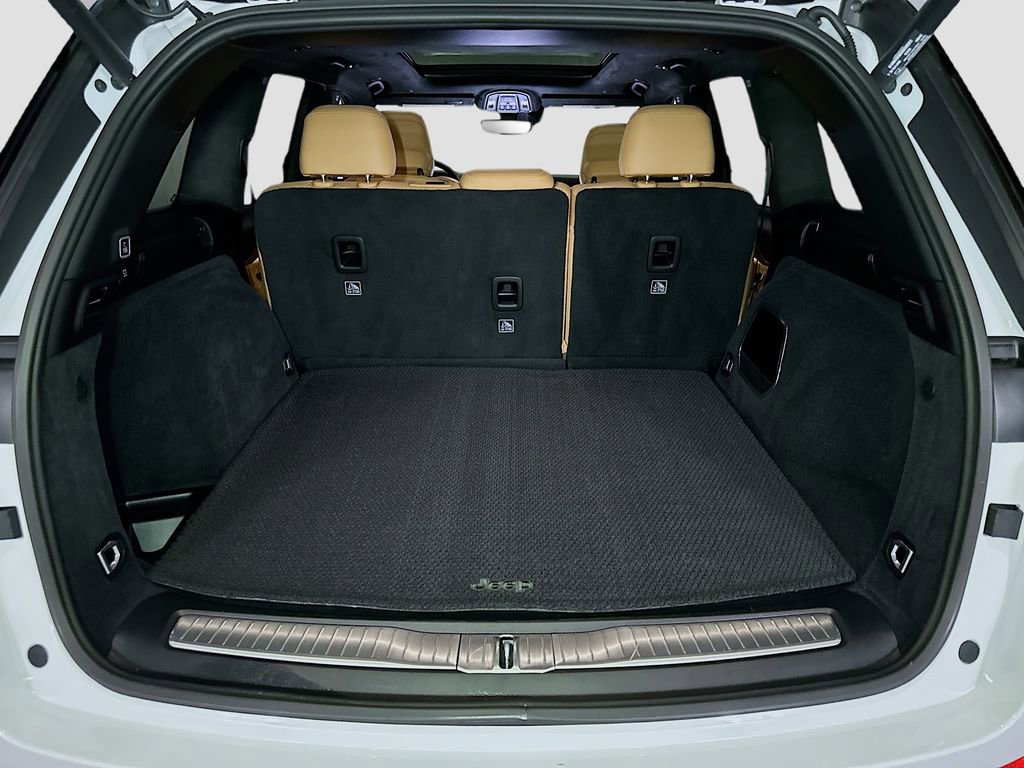 Used 2025 Jeep Grand Cherokee Summit AWD/4WD image 34