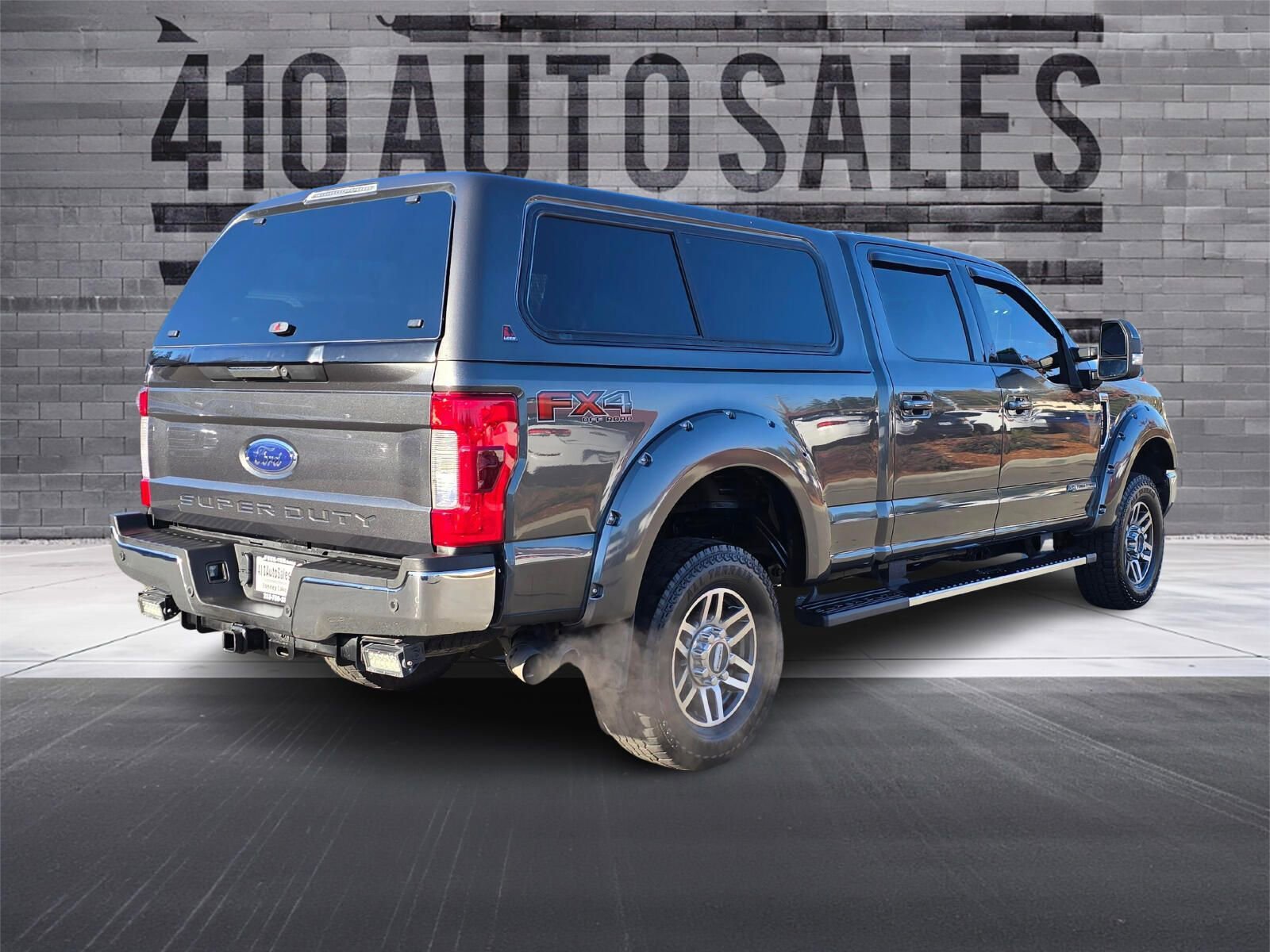 Used 2017 Ford F250 Lariat w/ Lariat Value Package AWD/4WD image 3