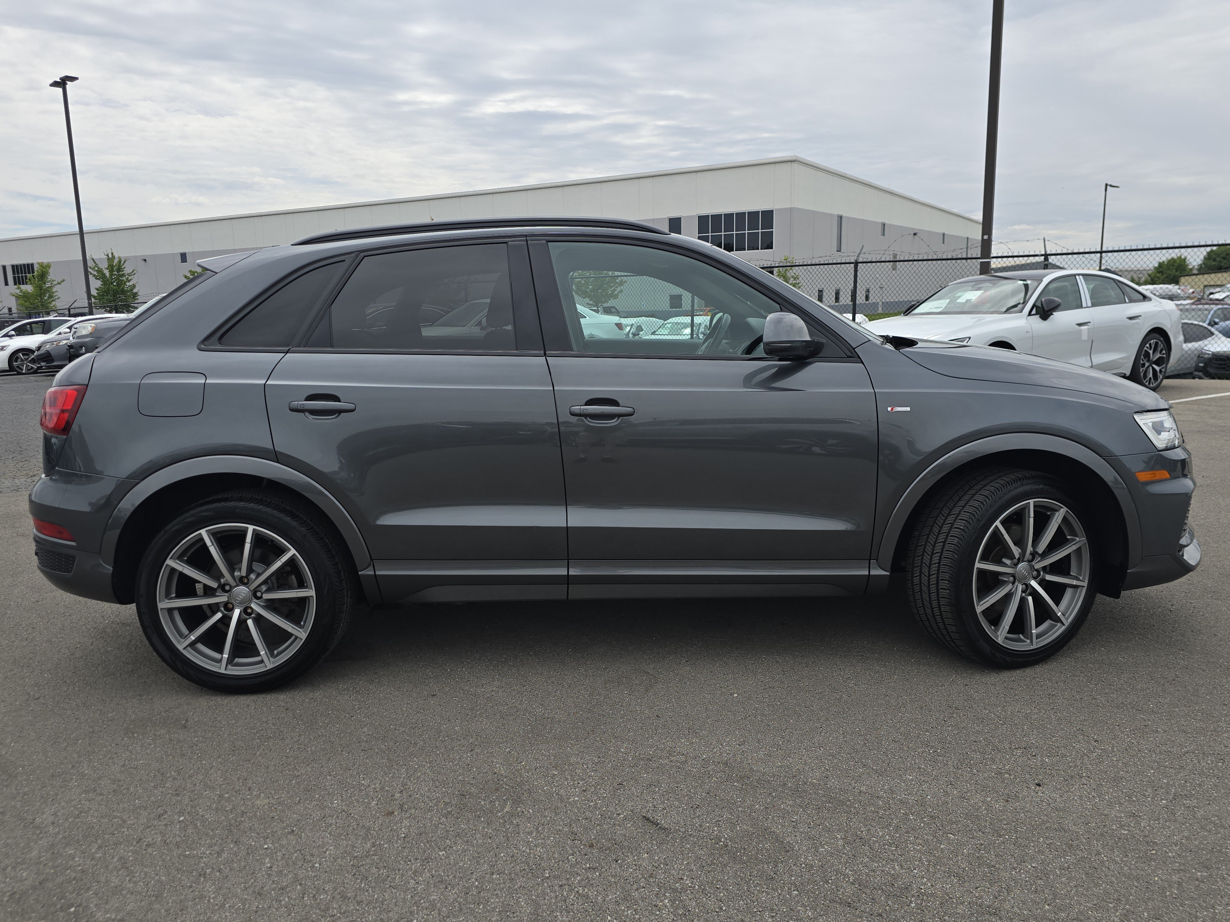 Used 2018 Audi Q3 2.0T Premium Plus w/ Premium Plus Package AWD/4WD image 8