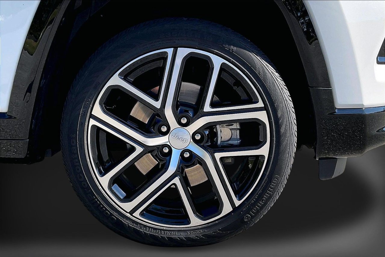 Used 2024 Jeep Compass Limited w/ Elite Group AWD/4WD image 34