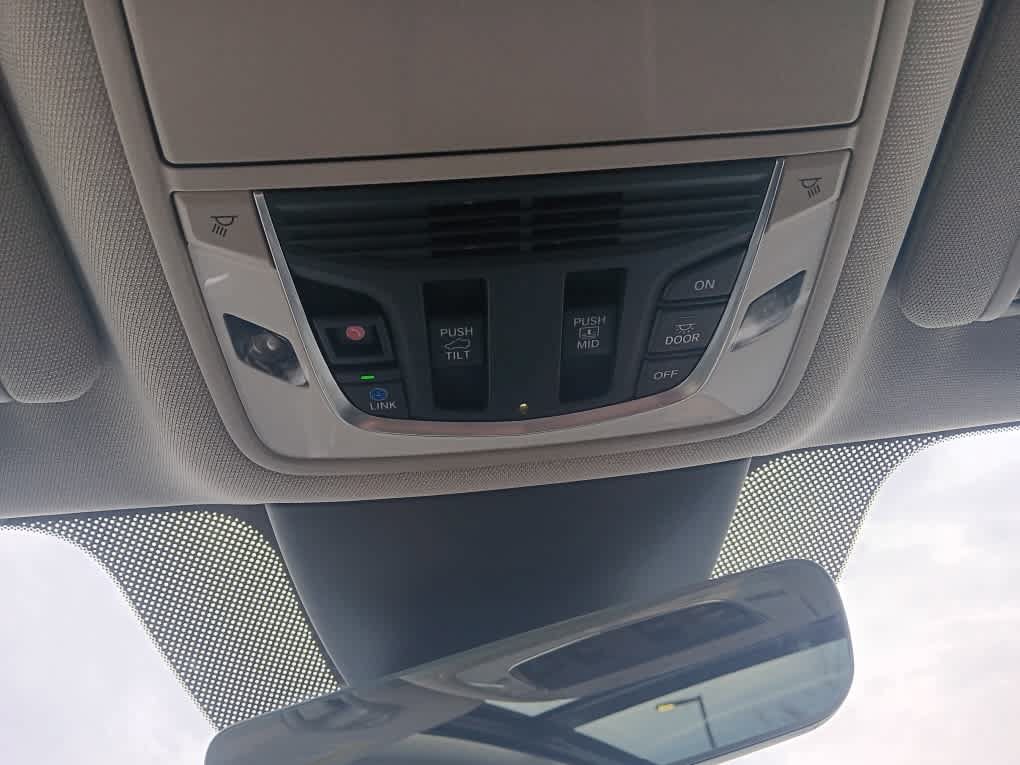 Used 2023 Acura MDX SH-AWD w/ Technology Package image 32