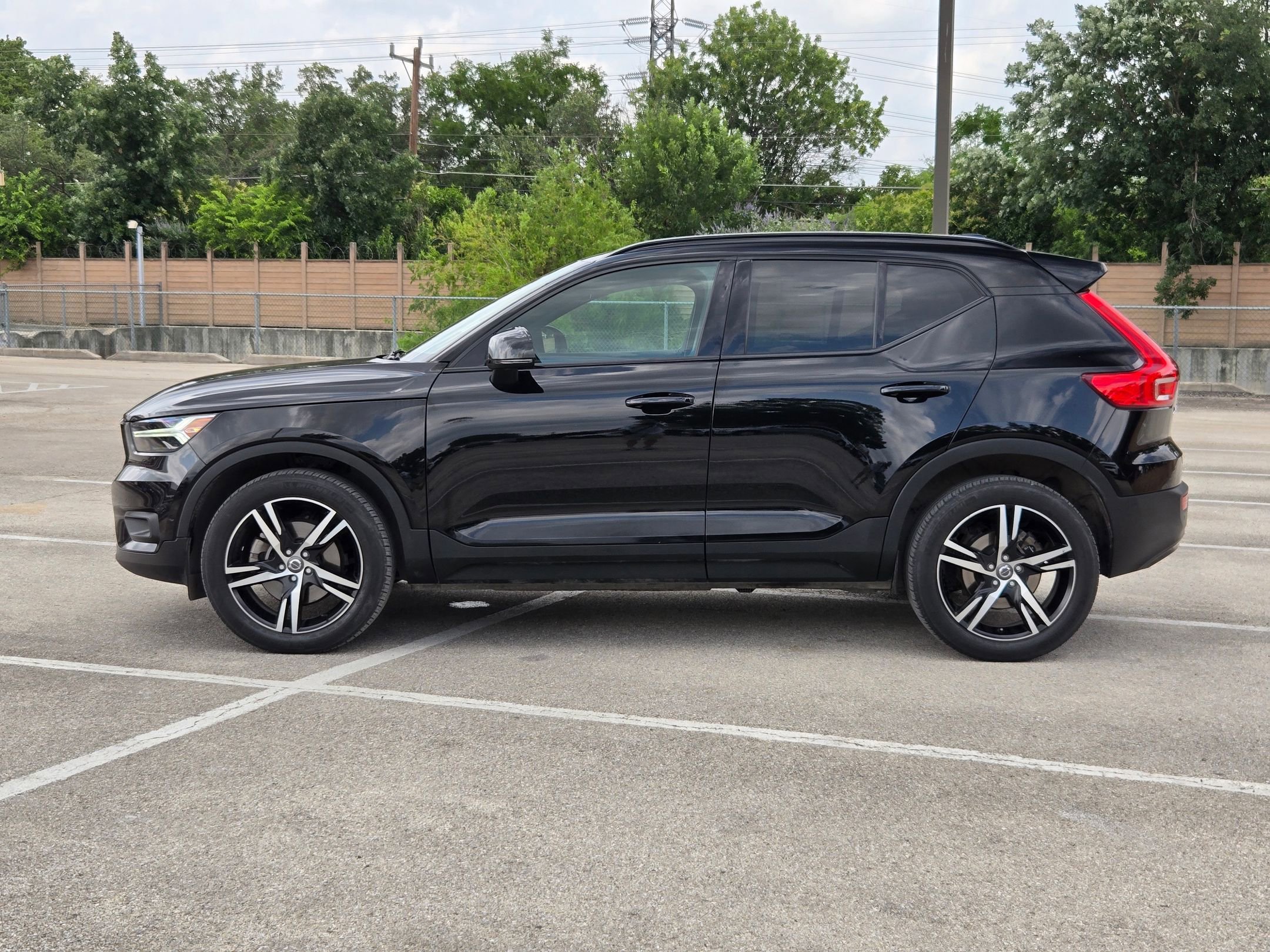 Used 2021 Volvo XC40 T5 R-Design AWD/4WD image 7