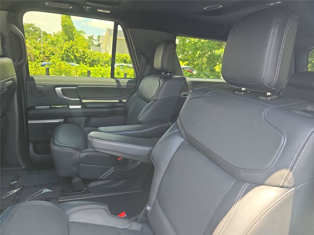 Used 2025 Ford Expedition Max Platinum w/ Stealth Performance Package AWD/4WD image 19