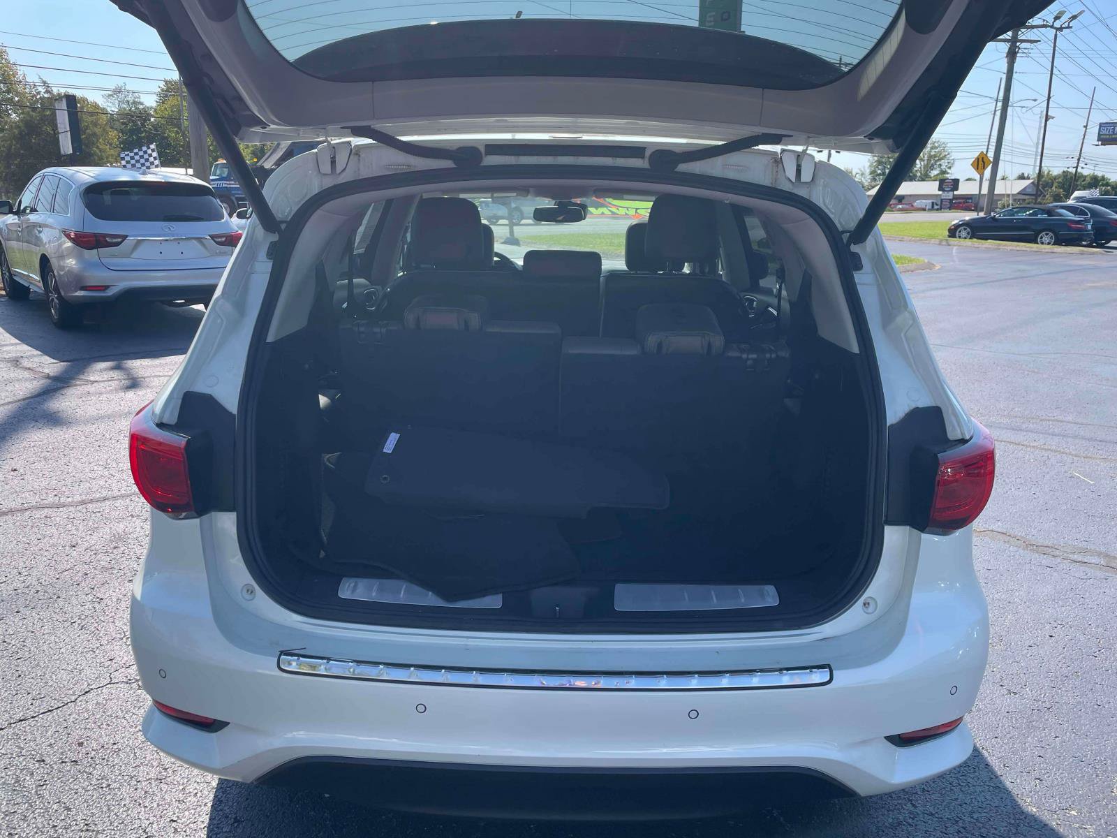 Used 2020 INFINITI QX60 Luxe w/ Essential Package FWD image 6