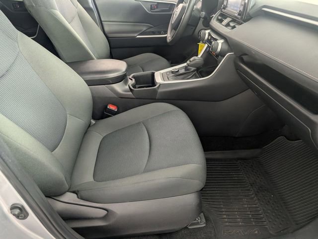 Used 2022 Toyota RAV4 LE image 27