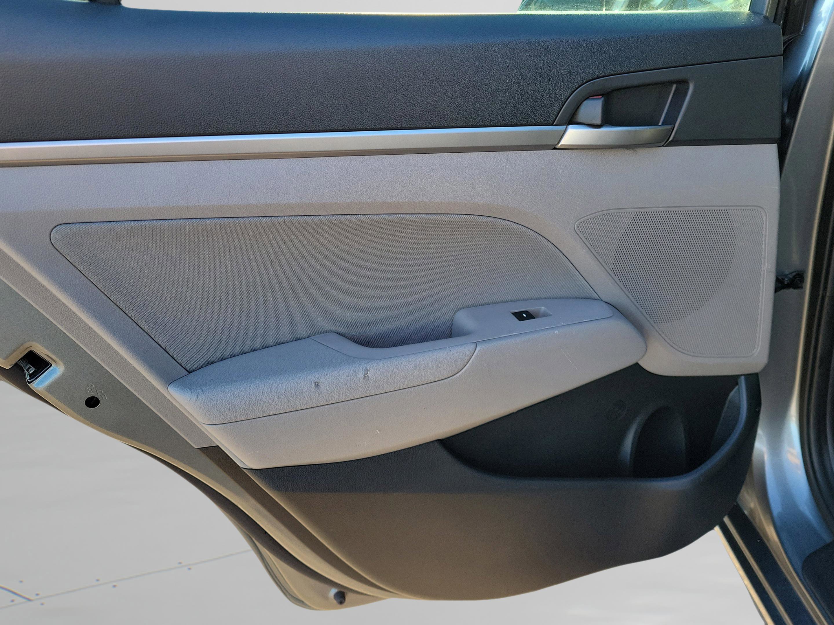 Used 2017 Hyundai Elantra SE image 26