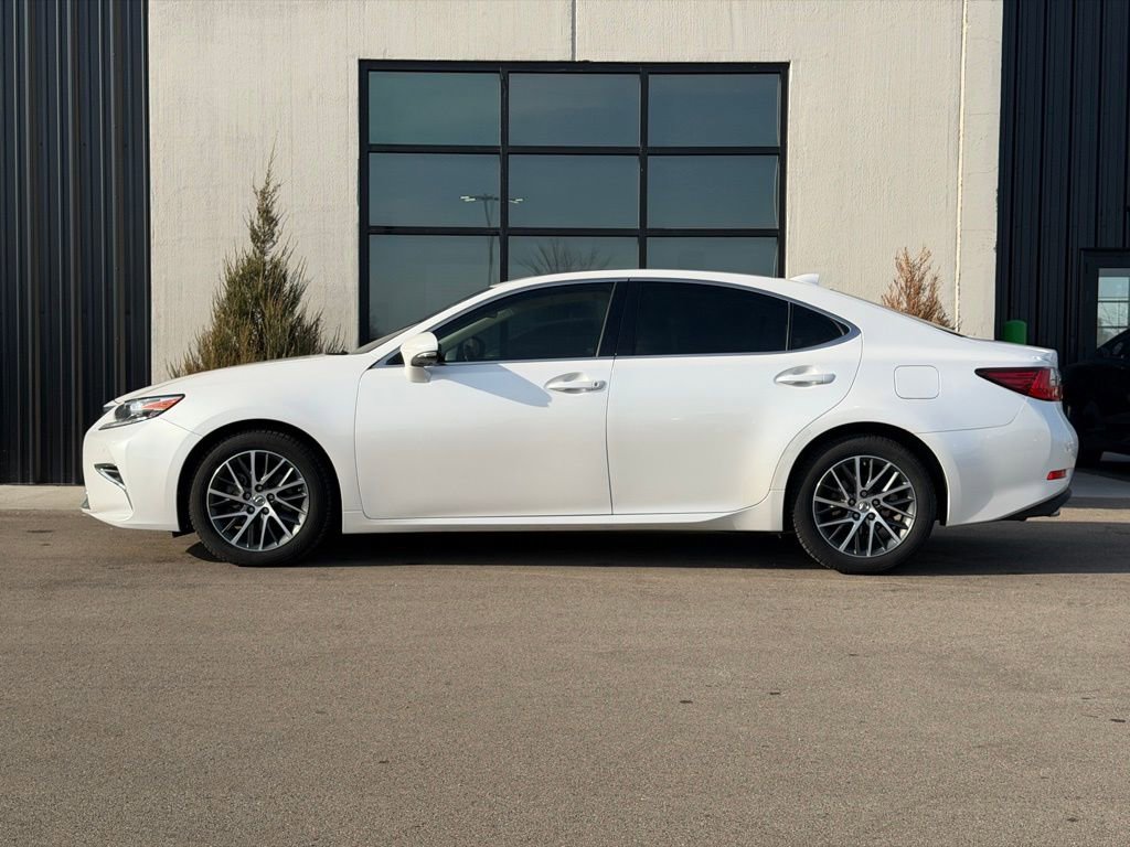 Used 2017 Lexus ES 350 w/ Premium Package image 2