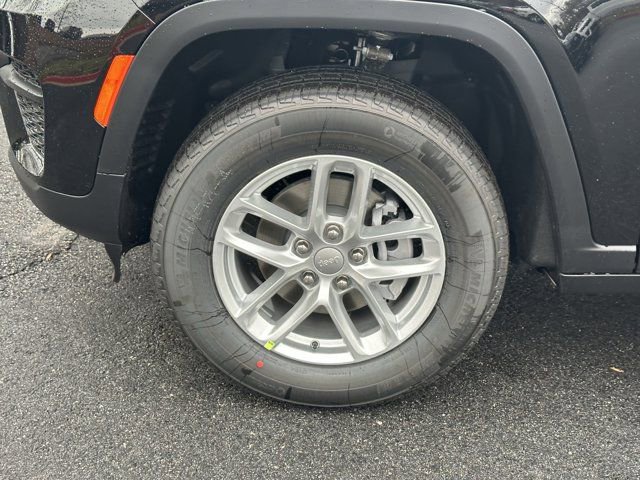 New 2025 Jeep Grand Cherokee Laredo image 13