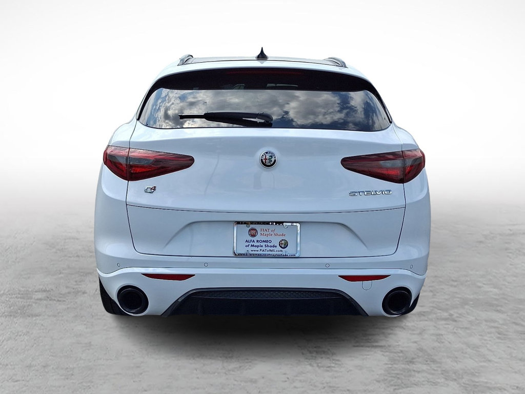 Used 2022 Alfa Romeo Stelvio Veloce AWD/4WD image 4