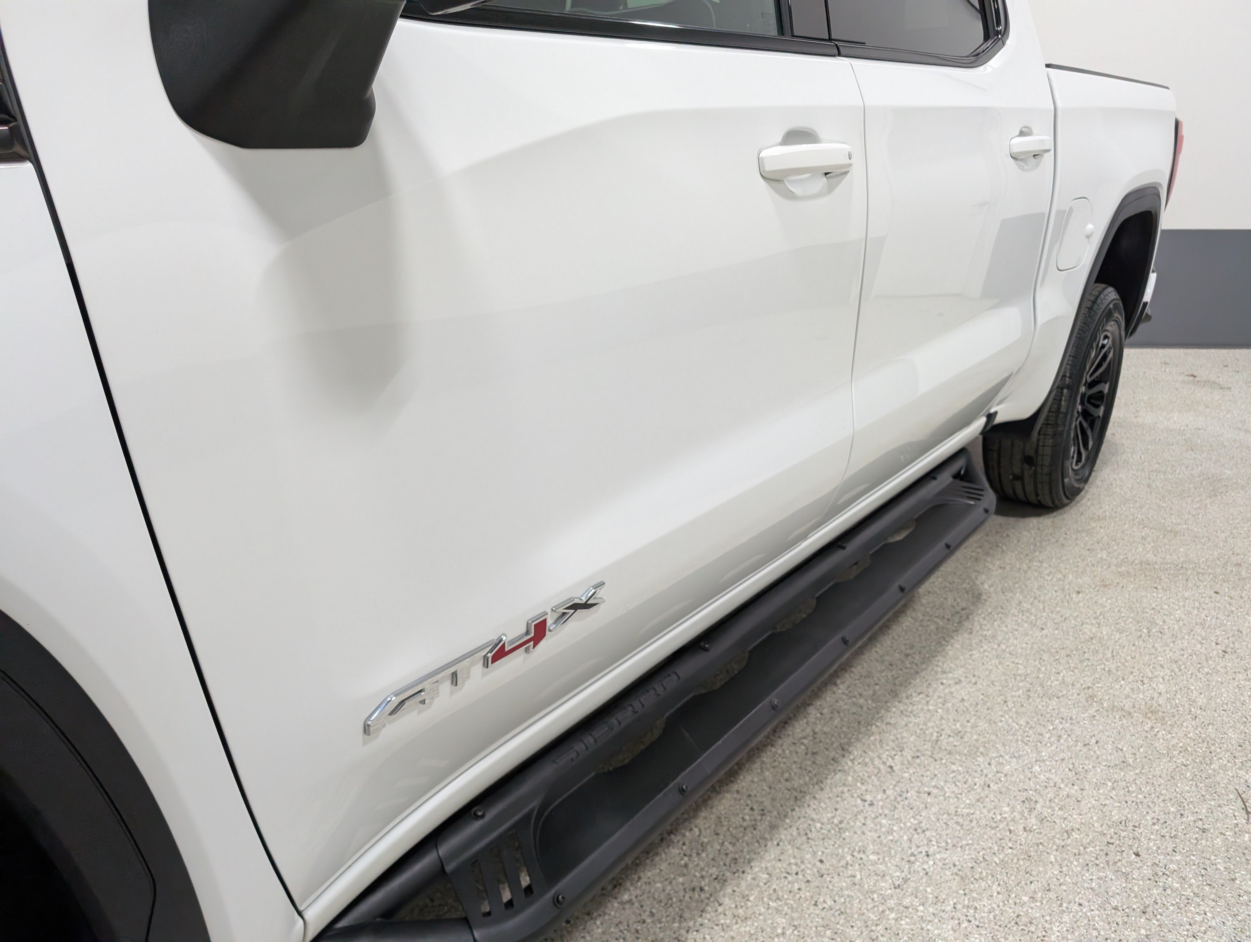 Used 2023 GMC Sierra 1500 AT4X AWD/4WD image 9