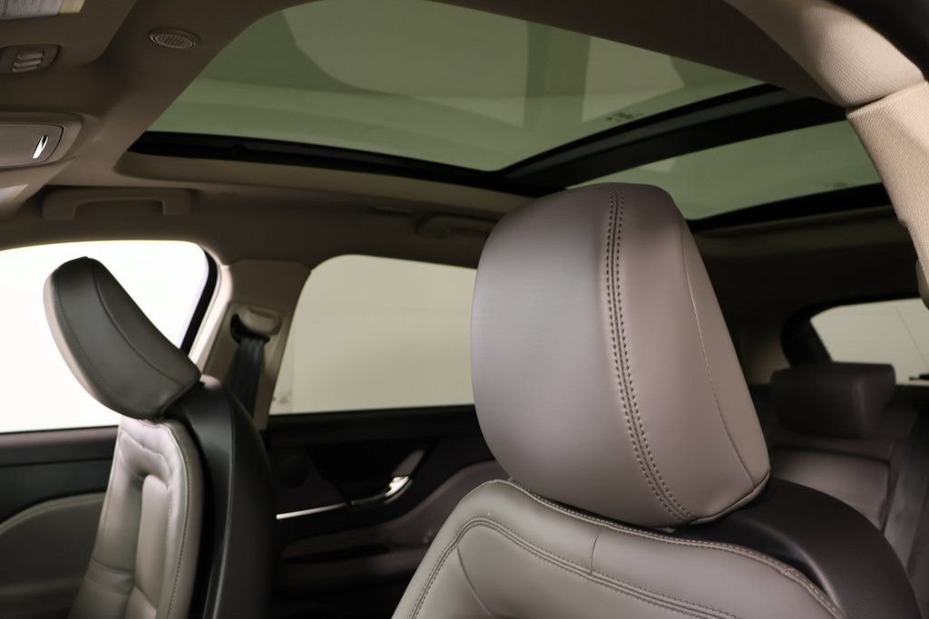 New 2026 Lincoln Corsair Premiere FWD image 16