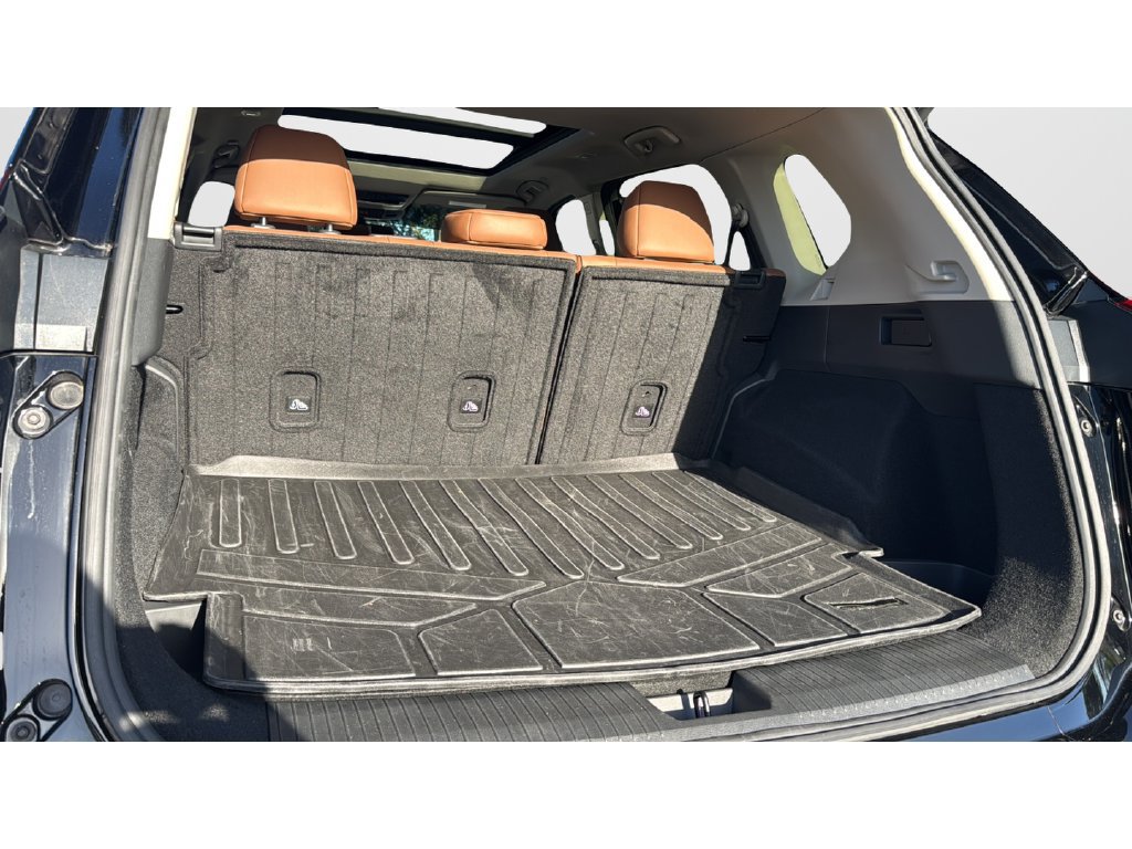 Used 2025 Nissan Rogue Platinum w/ Tech Package FWD image 19