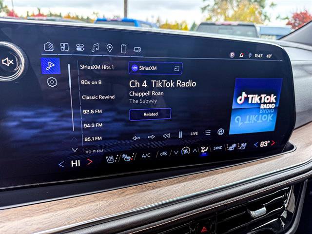 Used 2025 Chevrolet Suburban High Country AWD/4WD image 76